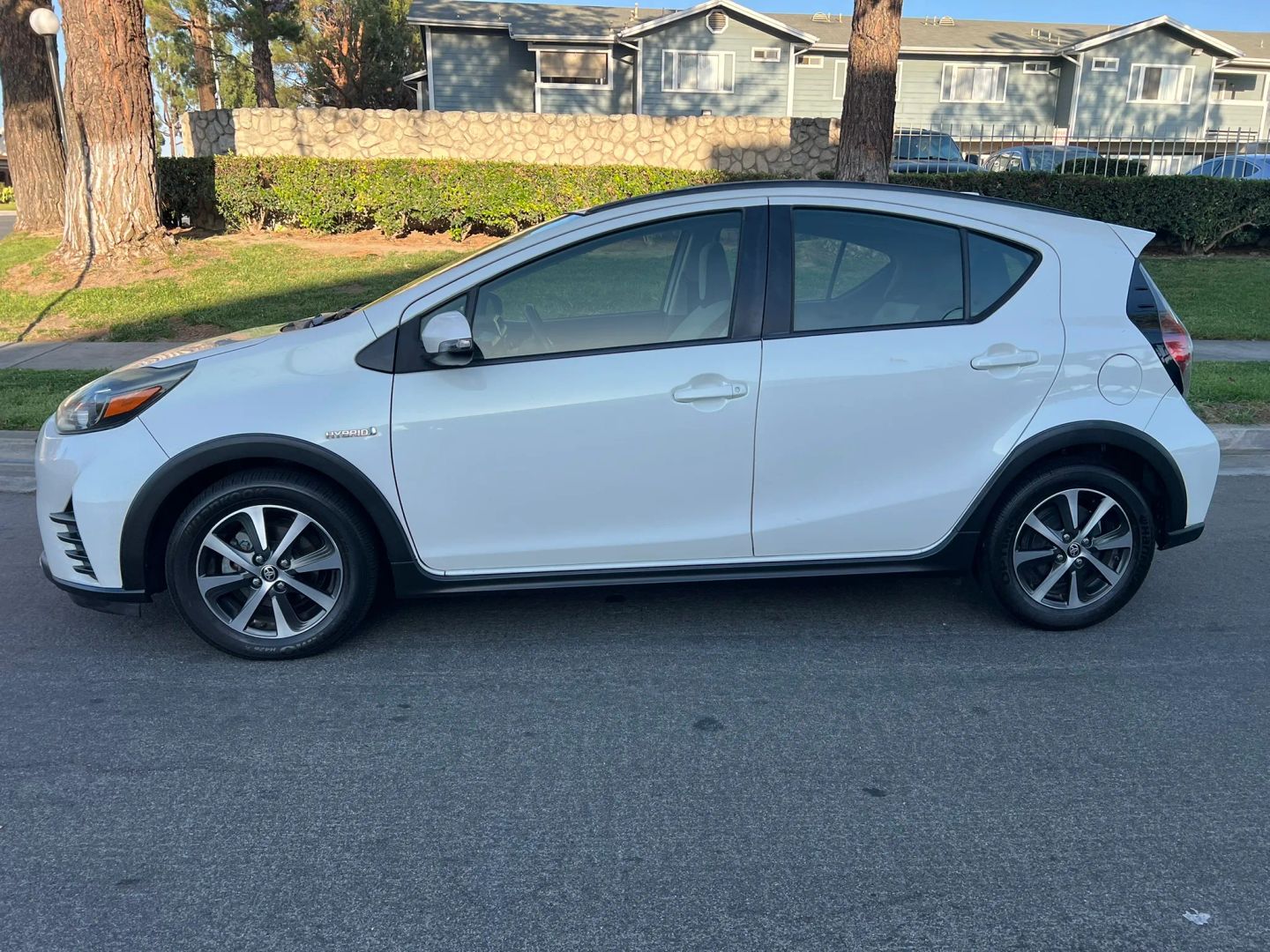 toyota prius c 2018 JTDKDTB31J1614914 image toyota prius c 2018 JTDKDTB31J1614914 image